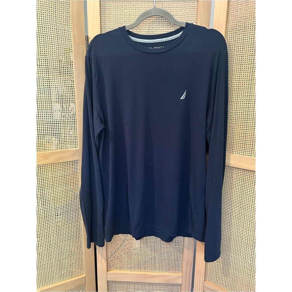 Nautica Men's Navy and Black T-shirt